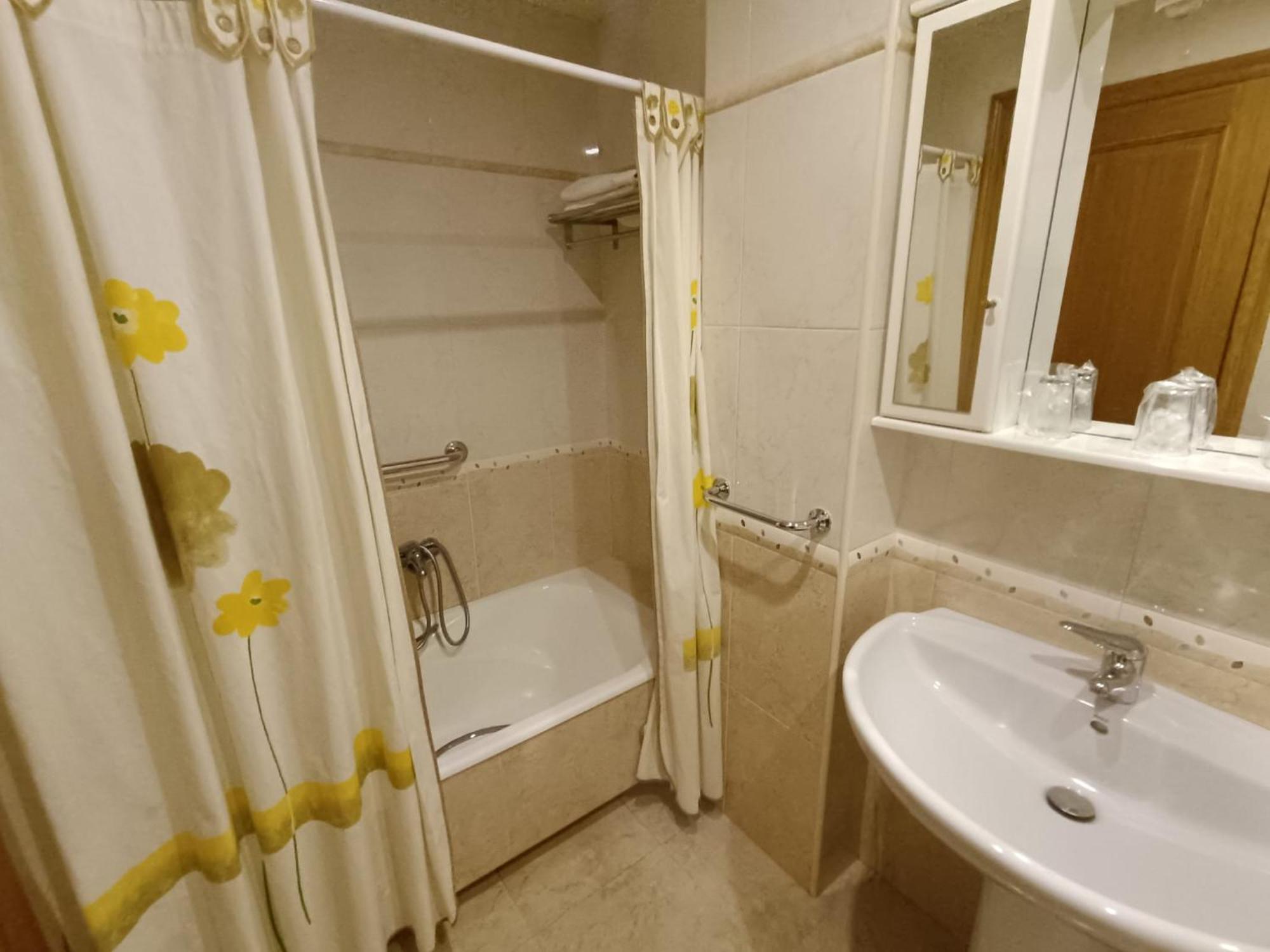 Baixo A Lua Rooming Sarria Buitenkant foto